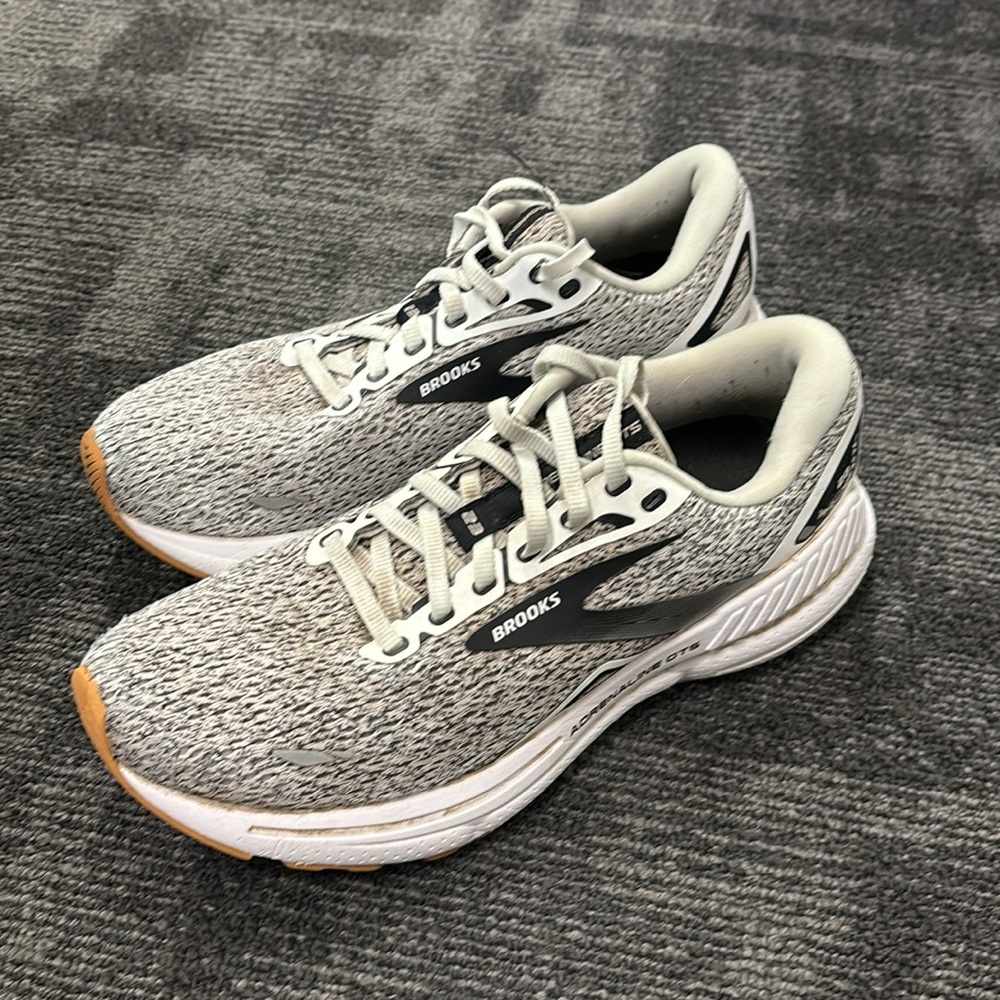 Brooks Gts Adrenaline 23 Runner , color Oreo, women’s size 8.5,